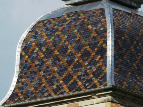 Détail du motif de tuiles du clocher de l'église d'Hurecourt, photo J. Masset